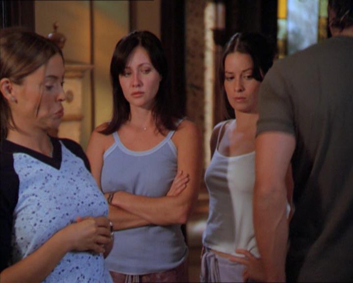 Charmed-Online_dot_net-2x01WitchTrial0401.jpg