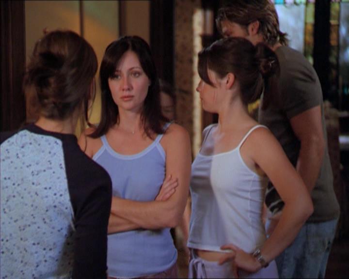 Charmed-Online_dot_net-2x01WitchTrial0403.jpg