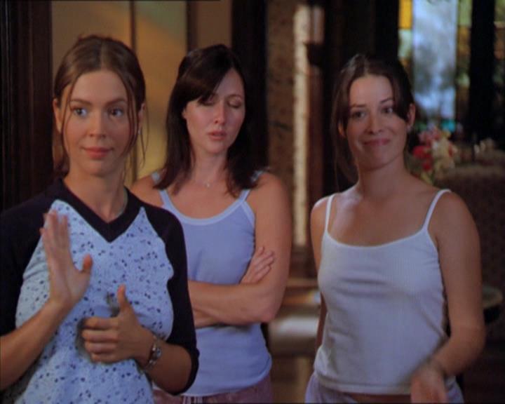 Charmed-Online_dot_net-2x01WitchTrial0409.jpg