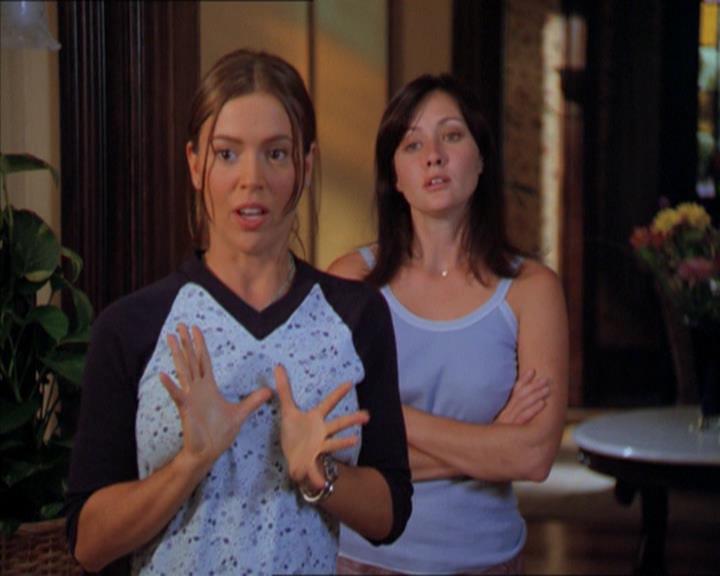 Charmed-Online_dot_net-2x01WitchTrial0413.jpg