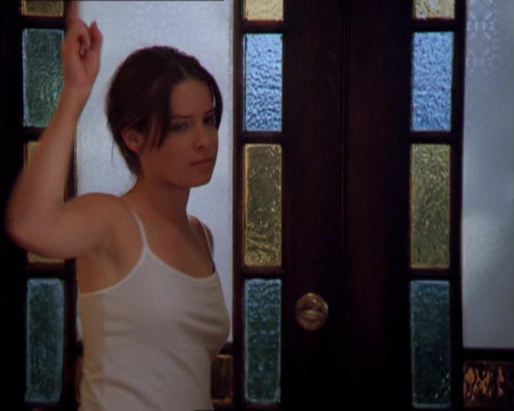 Charmed-Online_dot_net-2x01WitchTrial0414.jpg