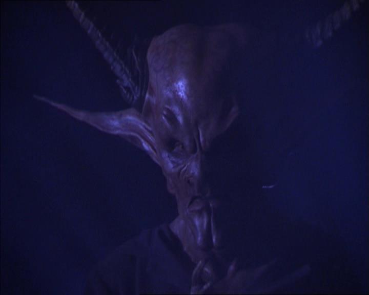 Charmed-Online_dot_net-2x01WitchTrial0442.jpg