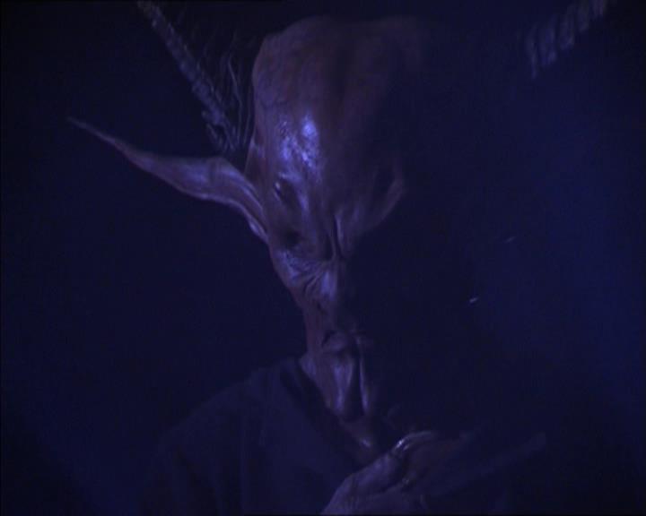 Charmed-Online_dot_net-2x01WitchTrial0443.jpg