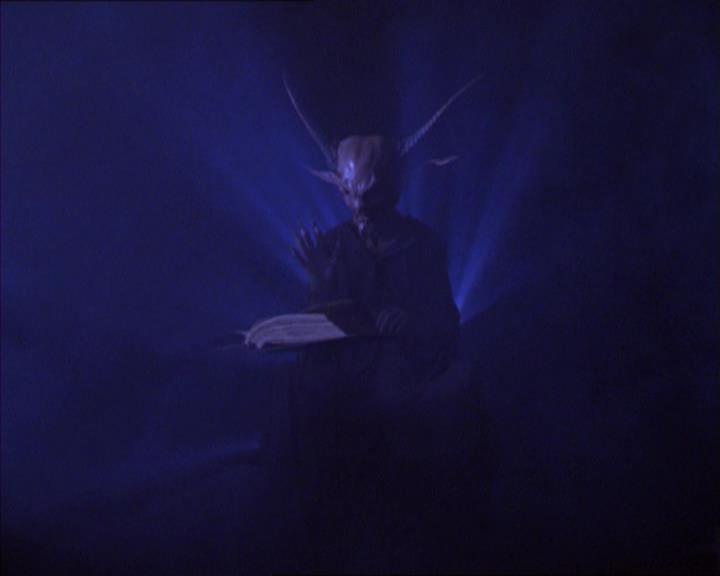 Charmed-Online_dot_net-2x01WitchTrial0446.jpg