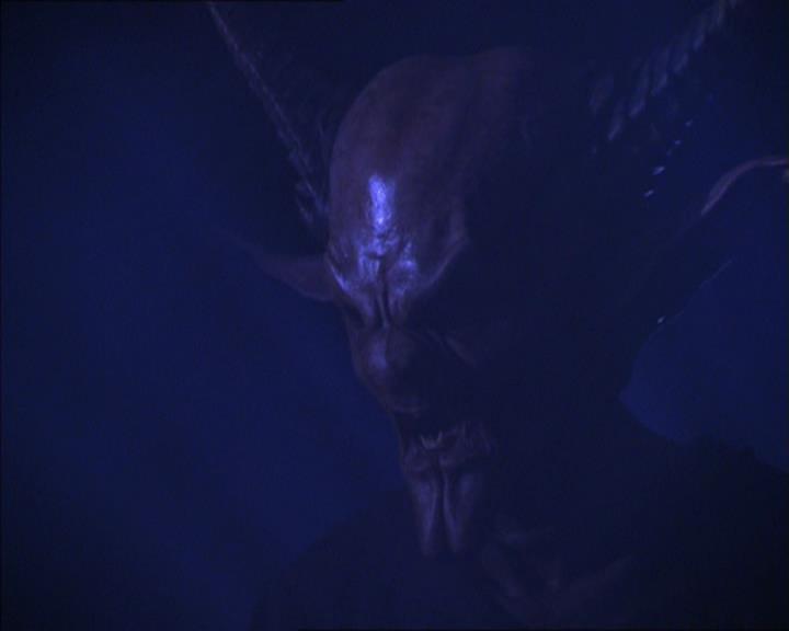 Charmed-Online_dot_net-2x01WitchTrial0456.jpg