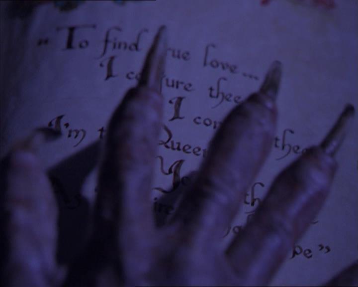 Charmed-Online_dot_net-2x01WitchTrial0458.jpg
