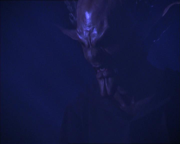 Charmed-Online_dot_net-2x01WitchTrial0459.jpg
