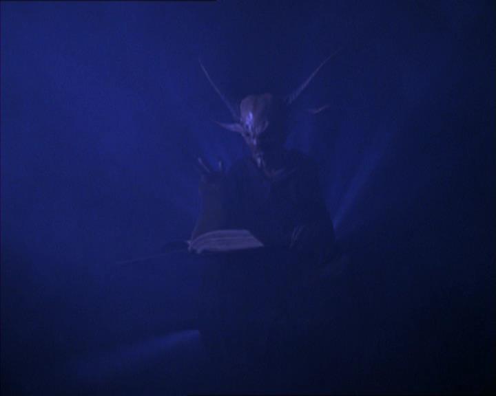Charmed-Online_dot_net-2x01WitchTrial0464.jpg