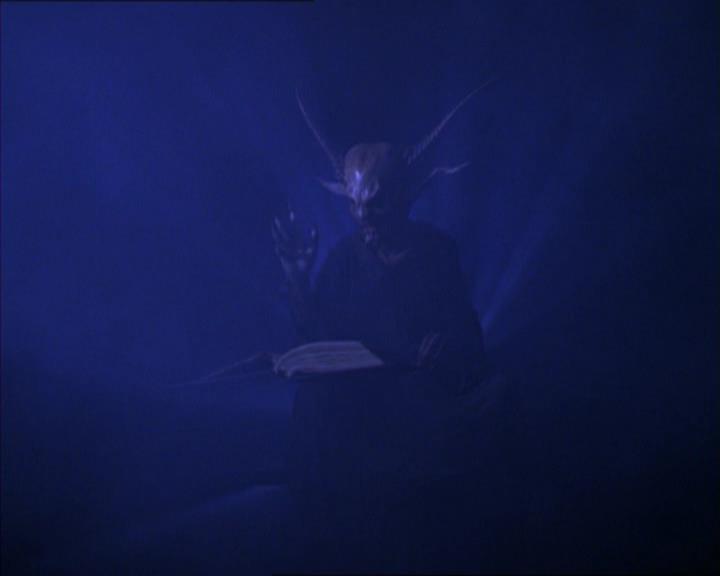 Charmed-Online_dot_net-2x01WitchTrial0465.jpg