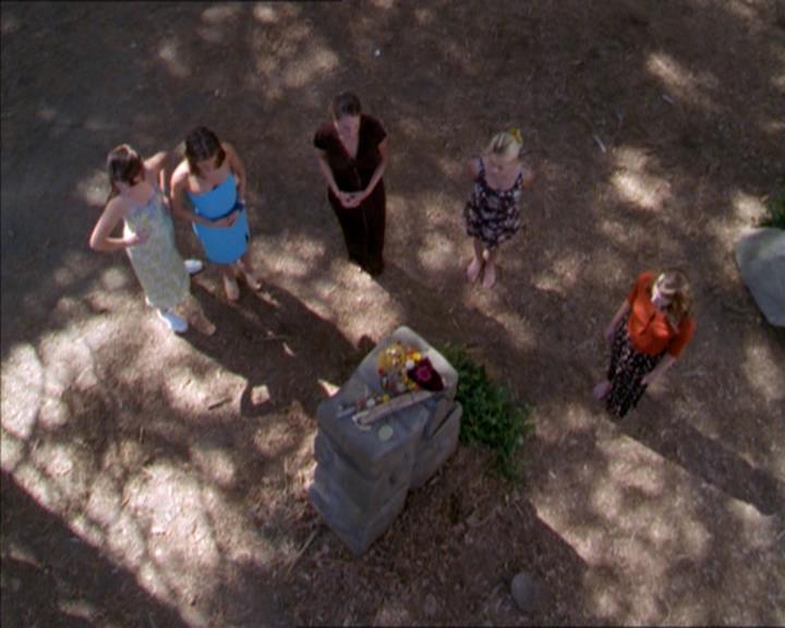 Charmed-Online_dot_net-2x01WitchTrial0466.jpg