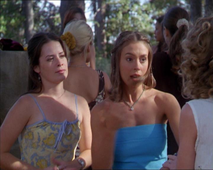 Charmed-Online_dot_net-2x01WitchTrial0500.jpg