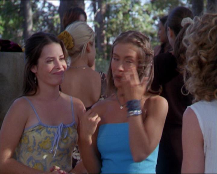Charmed-Online_dot_net-2x01WitchTrial0501.jpg