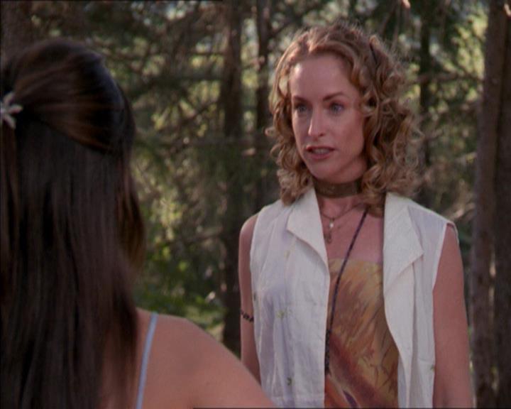 Charmed-Online_dot_net-2x01WitchTrial0512.jpg