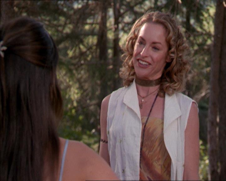 Charmed-Online_dot_net-2x01WitchTrial0514.jpg