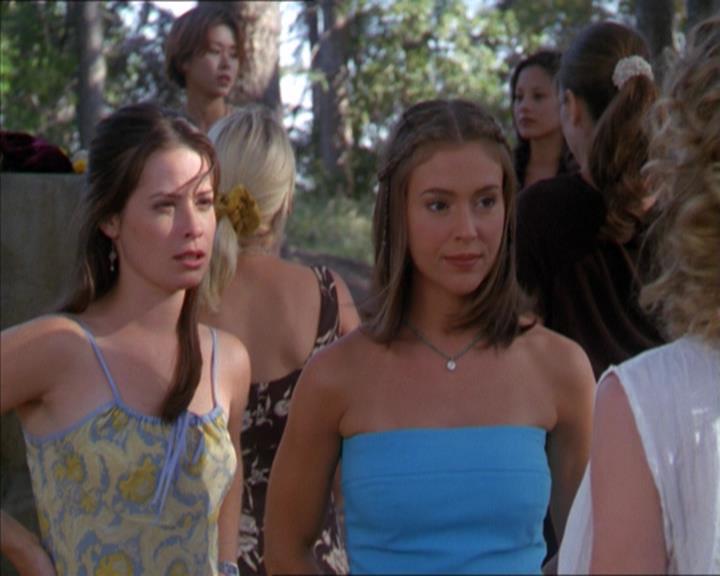 Charmed-Online_dot_net-2x01WitchTrial0515.jpg