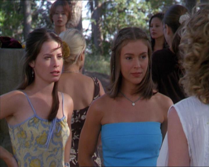 Charmed-Online_dot_net-2x01WitchTrial0516.jpg
