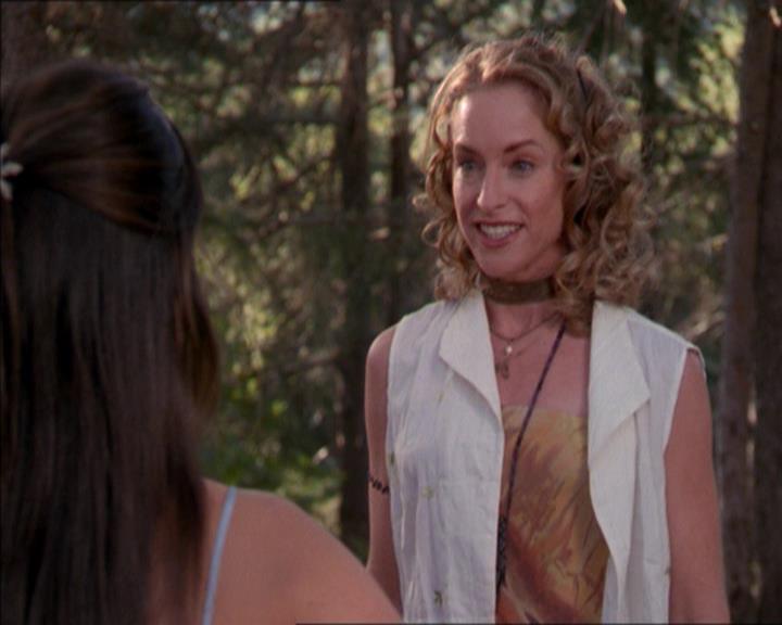 Charmed-Online_dot_net-2x01WitchTrial0517.jpg