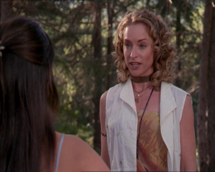 Charmed-Online_dot_net-2x01WitchTrial0518.jpg