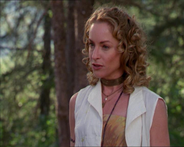 Charmed-Online_dot_net-2x01WitchTrial0532.jpg