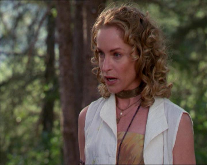Charmed-Online_dot_net-2x01WitchTrial0533.jpg