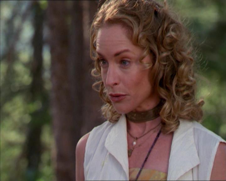 Charmed-Online_dot_net-2x01WitchTrial0536.jpg