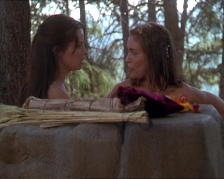 Charmed-Online_dot_net-2x01WitchTrial0565.jpg