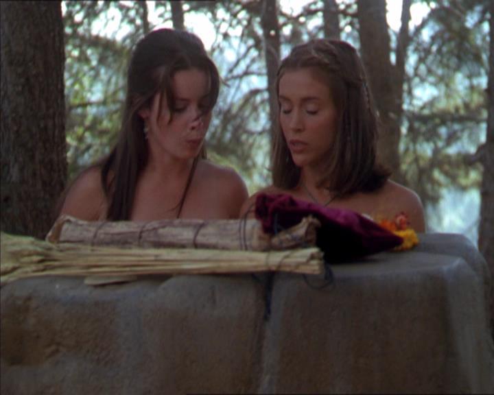 Charmed-Online_dot_net-2x01WitchTrial0581.jpg