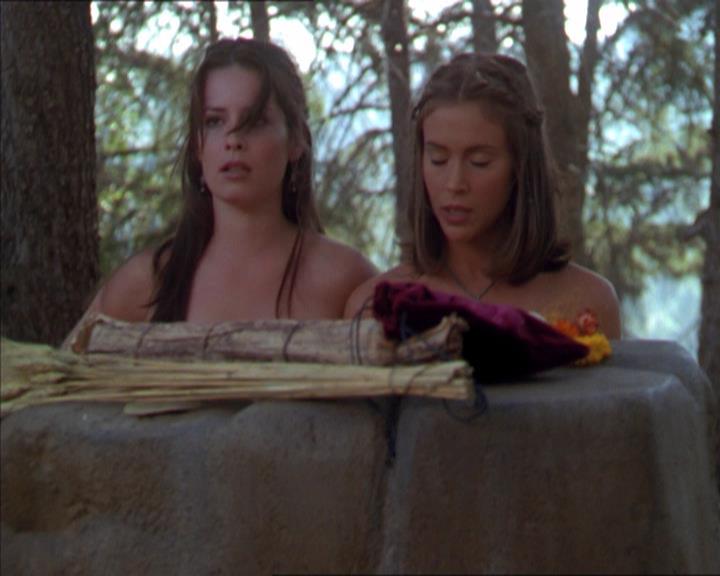 Charmed-Online_dot_net-2x01WitchTrial0583.jpg
