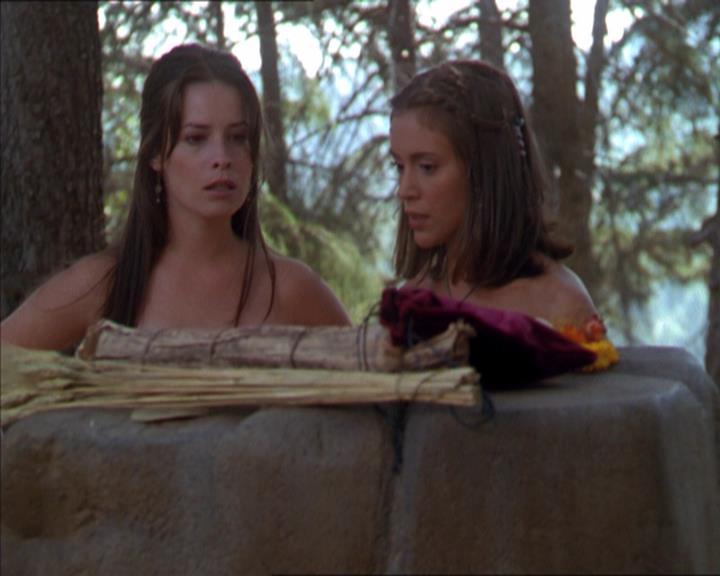 Charmed-Online_dot_net-2x01WitchTrial0595.jpg
