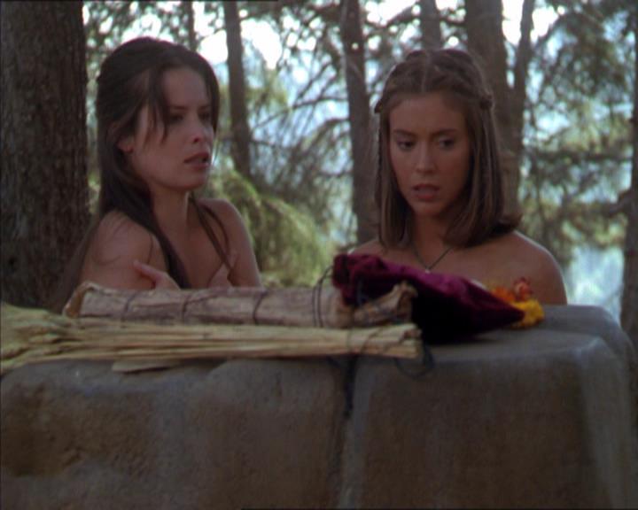 Charmed-Online_dot_net-2x01WitchTrial0597.jpg