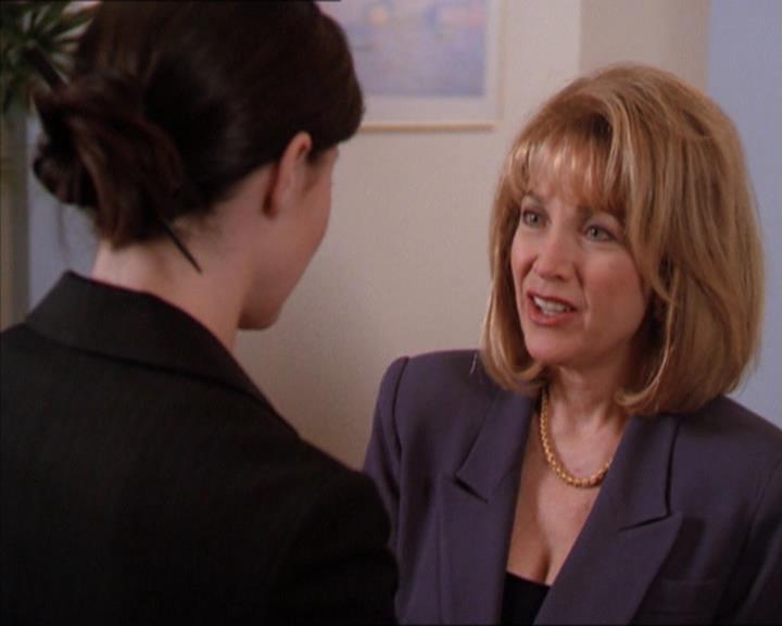Charmed-Online_dot_net-2x01WitchTrial0608.jpg