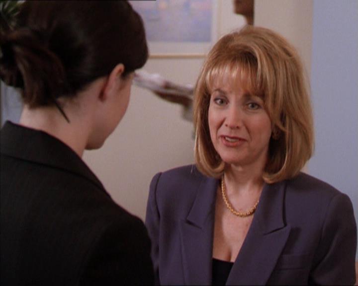 Charmed-Online_dot_net-2x01WitchTrial0609.jpg