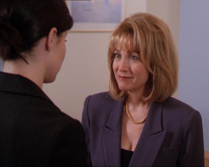 Charmed-Online_dot_net-2x01WitchTrial0615.jpg
