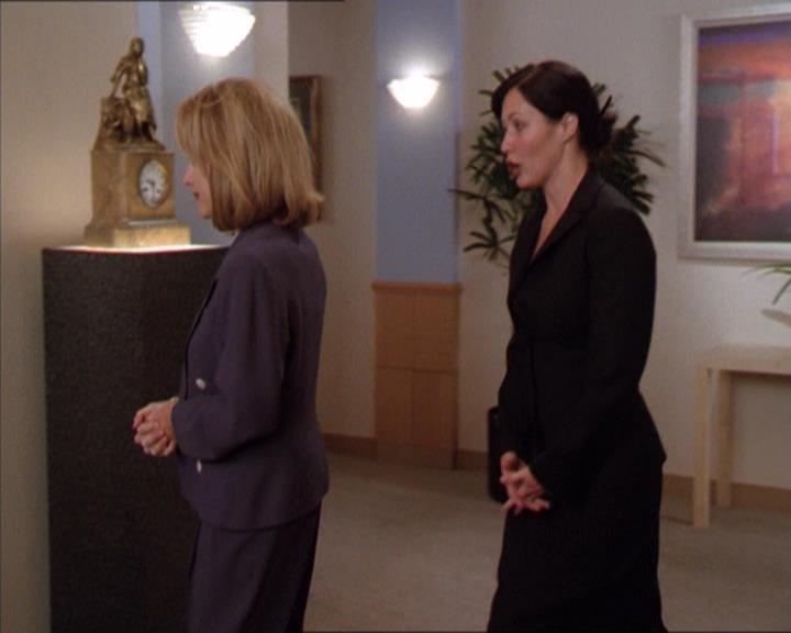 Charmed-Online_dot_net-2x01WitchTrial0620.jpg