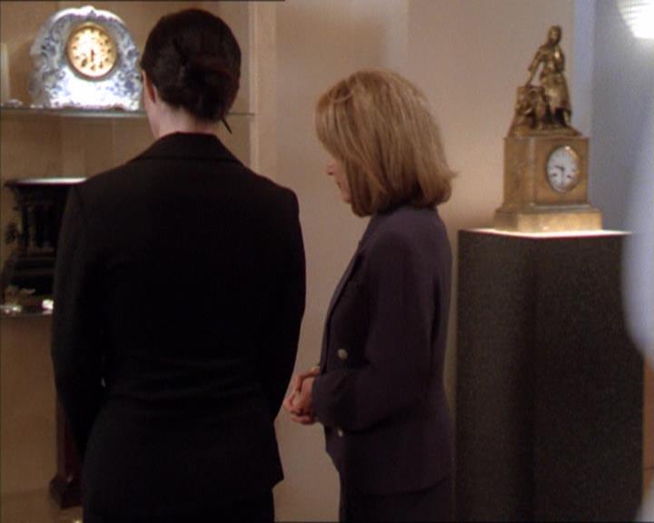 Charmed-Online_dot_net-2x01WitchTrial0622.jpg