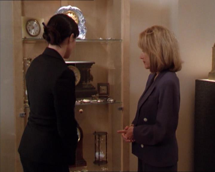 Charmed-Online_dot_net-2x01WitchTrial0623.jpg