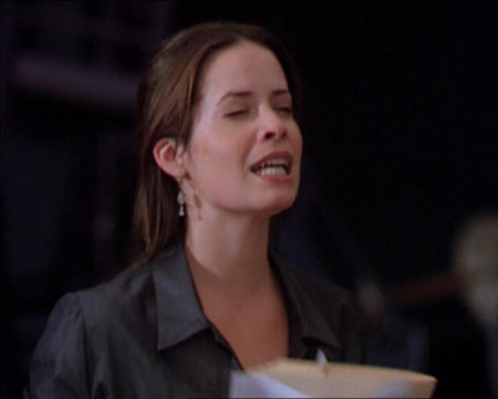 Charmed-Online_dot_net-2x01WitchTrial0699.jpg