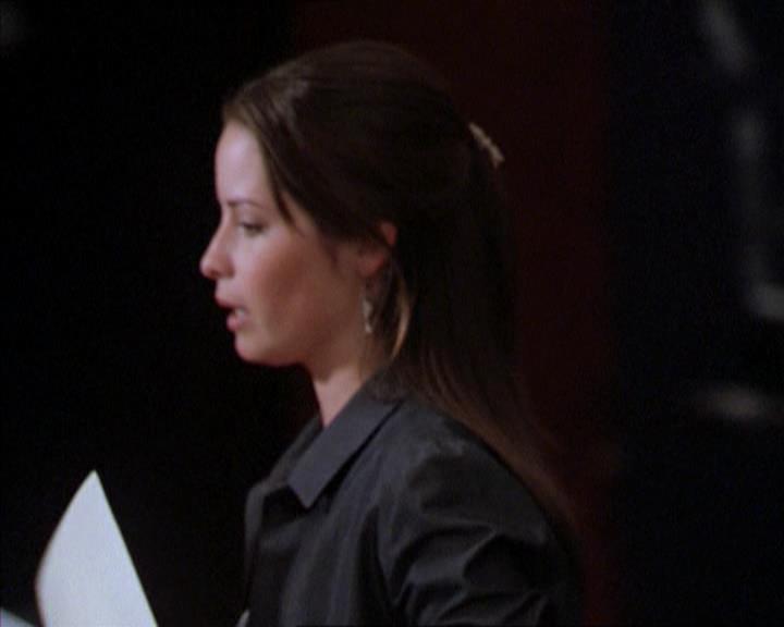 Charmed-Online_dot_net-2x01WitchTrial0710.jpg