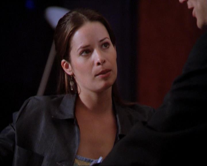 Charmed-Online_dot_net-2x01WitchTrial0717.jpg