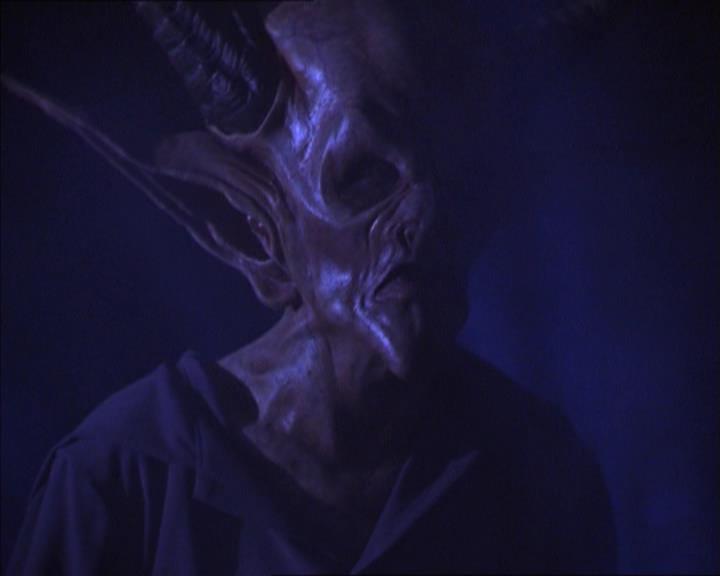 Charmed-Online_dot_net-2x01WitchTrial0783.jpg