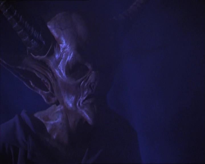 Charmed-Online_dot_net-2x01WitchTrial0788.jpg