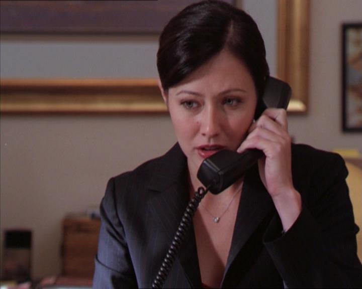 Charmed-Online_dot_net-2x01WitchTrial0818.jpg