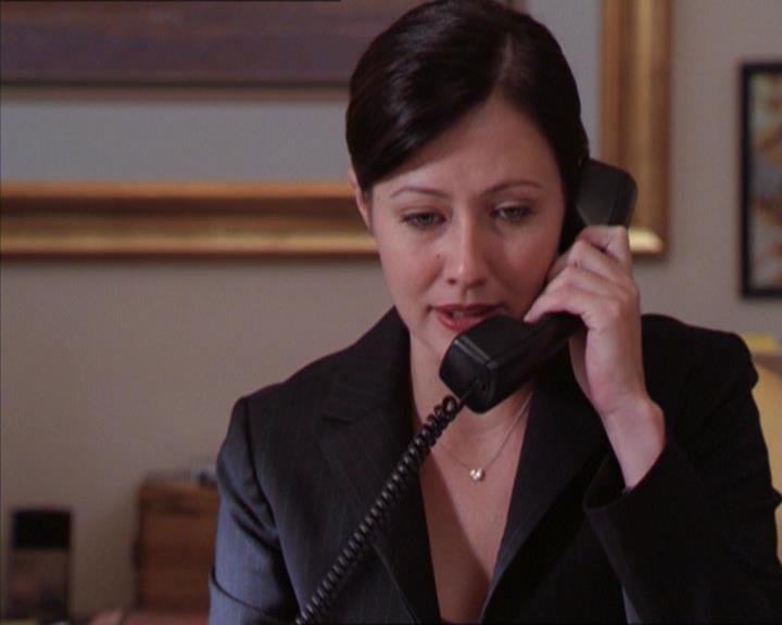 Charmed-Online_dot_net-2x01WitchTrial0819.jpg
