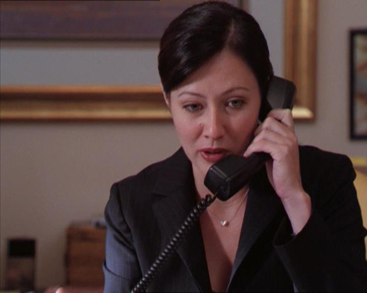 Charmed-Online_dot_net-2x01WitchTrial0820.jpg