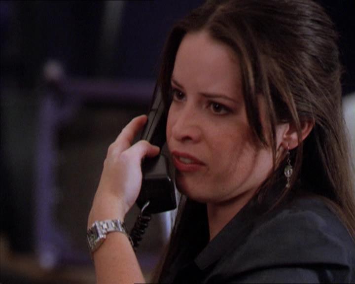 Charmed-Online_dot_net-2x01WitchTrial0829.jpg