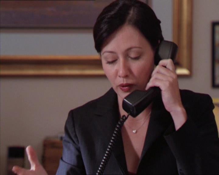 Charmed-Online_dot_net-2x01WitchTrial0832.jpg