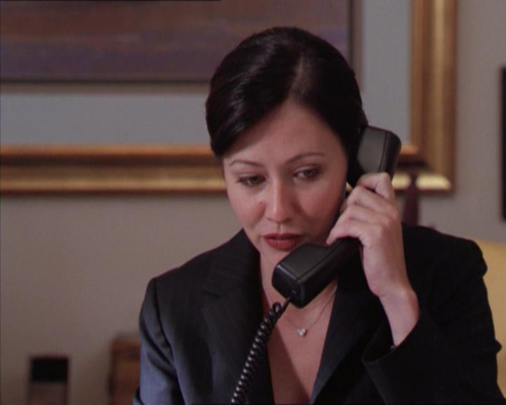 Charmed-Online_dot_net-2x01WitchTrial0834.jpg