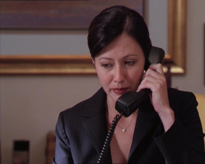 Charmed-Online_dot_net-2x01WitchTrial0839.jpg