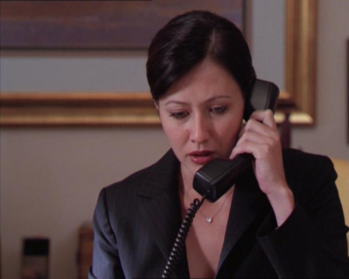 Charmed-Online_dot_net-2x01WitchTrial0853.jpg