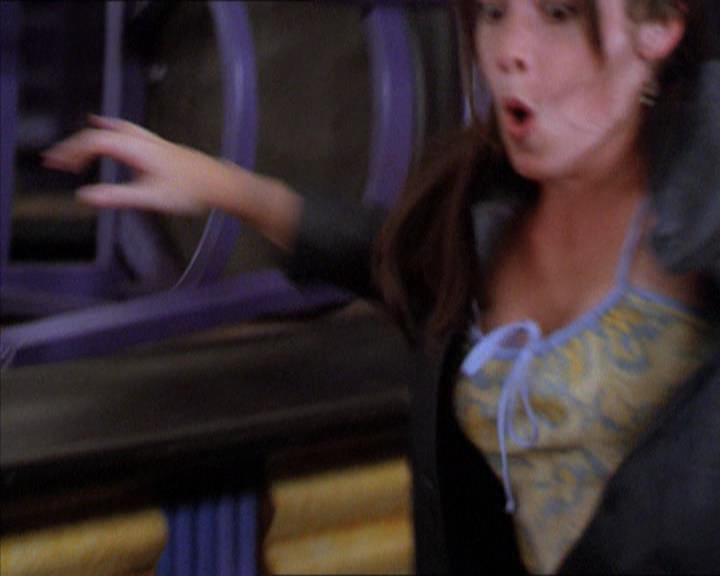 Charmed-Online_dot_net-2x01WitchTrial0856.jpg